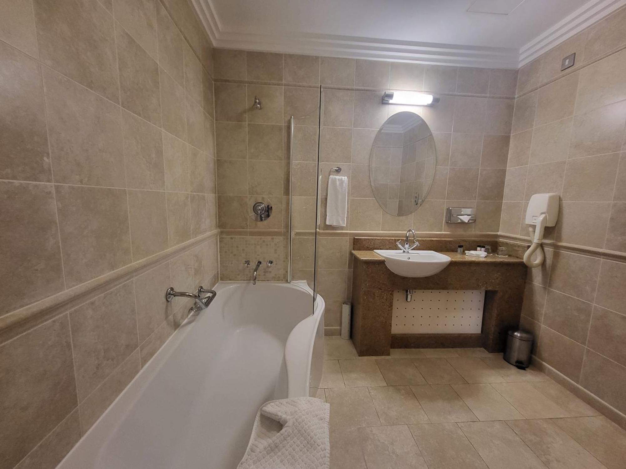 Lawlors Hotel Naas Εξωτερικό φωτογραφία